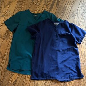 Mandala Women's V-Neck Scrub Tops - Navy and Teal